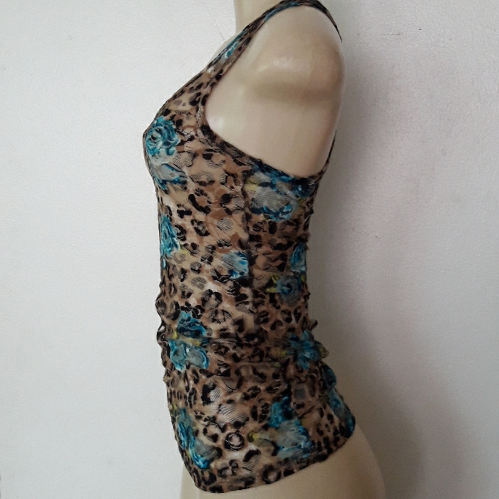 SALE💥$4 Almost Famous: Floral Top - Picture 4 of 7